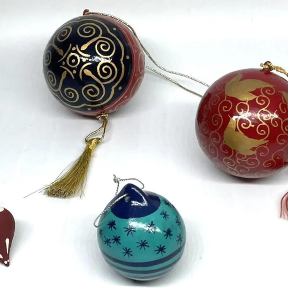 Vintage Hand Painted Wooden Christmas Ornaments LOT of 4‎